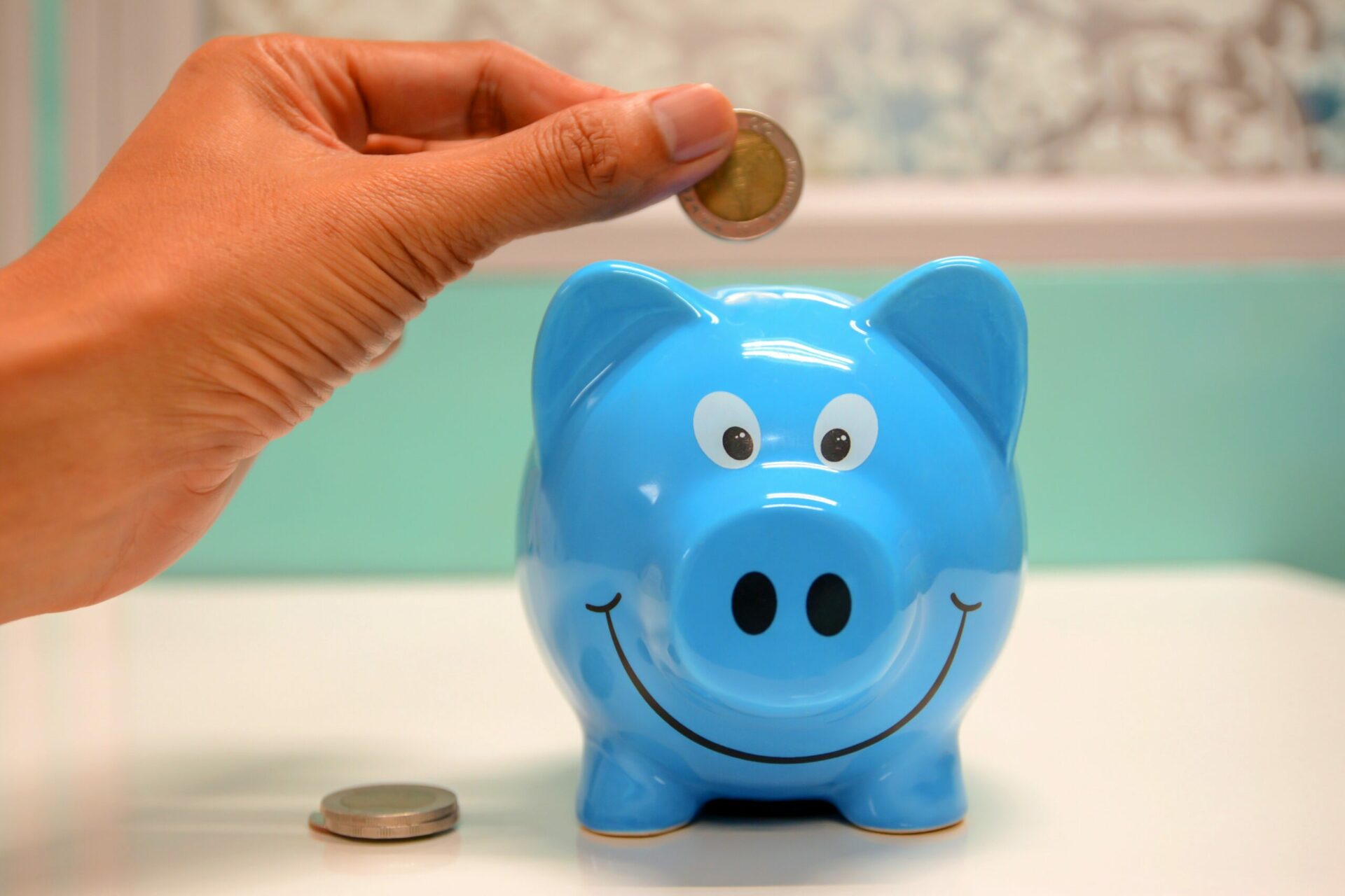 Schritt zwei von F.I.R.E: Wie viel Geld kannst du pro Monat für deine finanzielle Freiheit sparen und investieren?